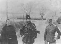 Немачки официр, четнички командант и усташки гвардијан у Карину код Обровца крајем 1943. - 28.09.2016